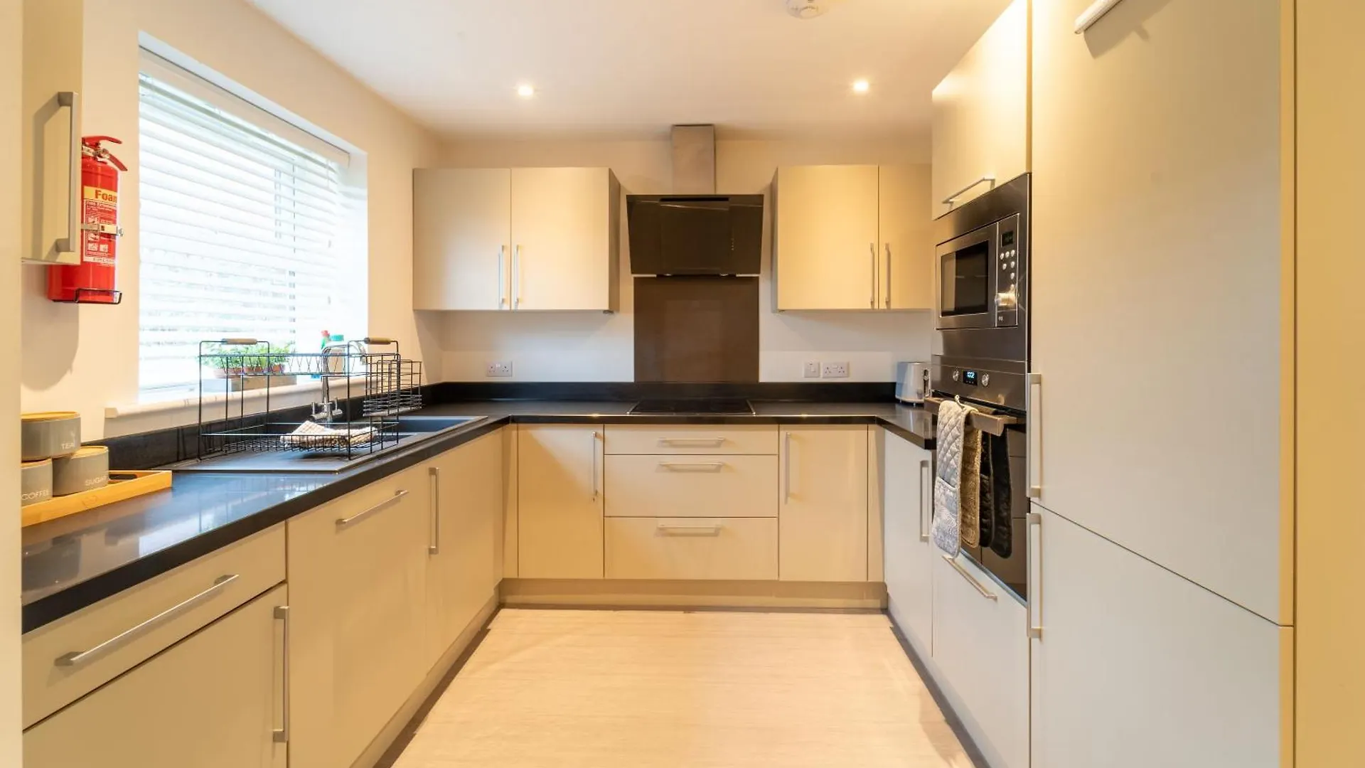 Huge Monthly Savings - Private Parking - Wifi Apartment Gloucester
