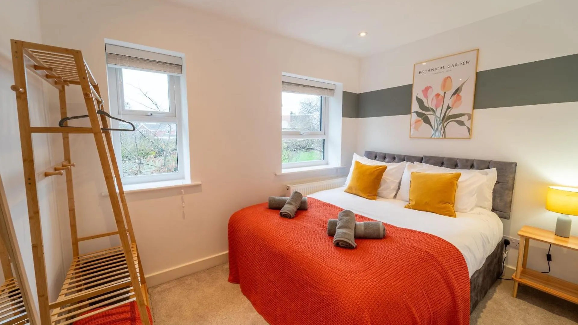 Huge Monthly Savings - Private Parking - Wifi Apartment Gloucester United Kingdom